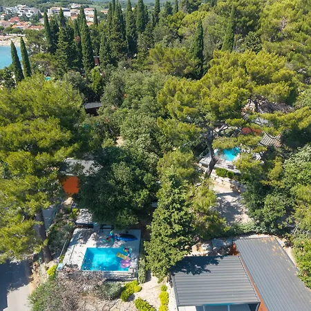 Porton Nature Hideouts-3